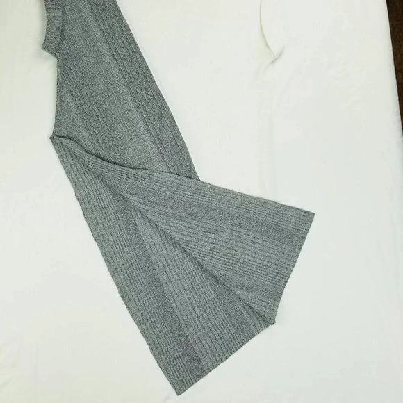 Mixxshoppe Small White Gray Geometric Short Cuffed Sleeve Crew Neck Women's Top - Picture 3 of 10